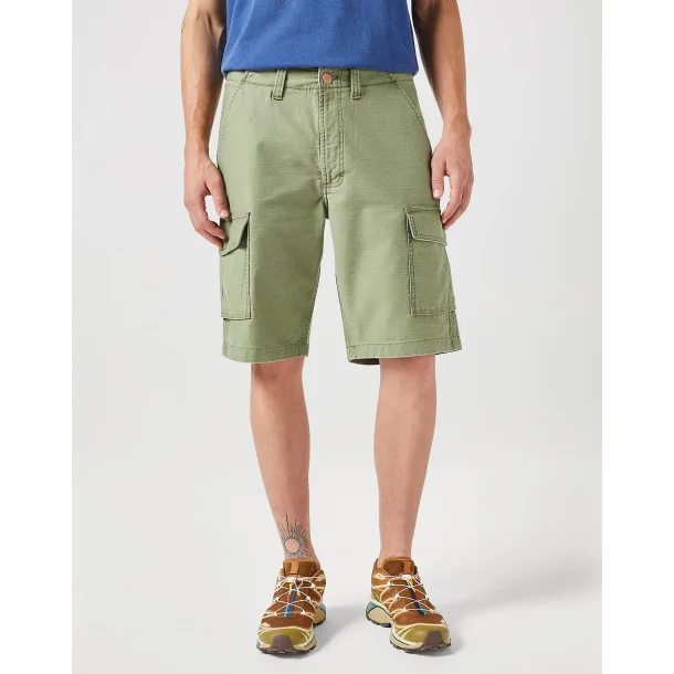 WRANGLER CARGO SHORTS  OLIVEN (REGULAR FIT)