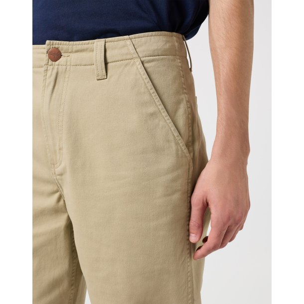WRANGLER CHINO SHORTS KHAKI (KUN STR 32)