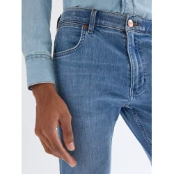 WRANGLER GREENSBORO JEANS (STRETCH) LYSEBL� (EKSTRA BL�D)
