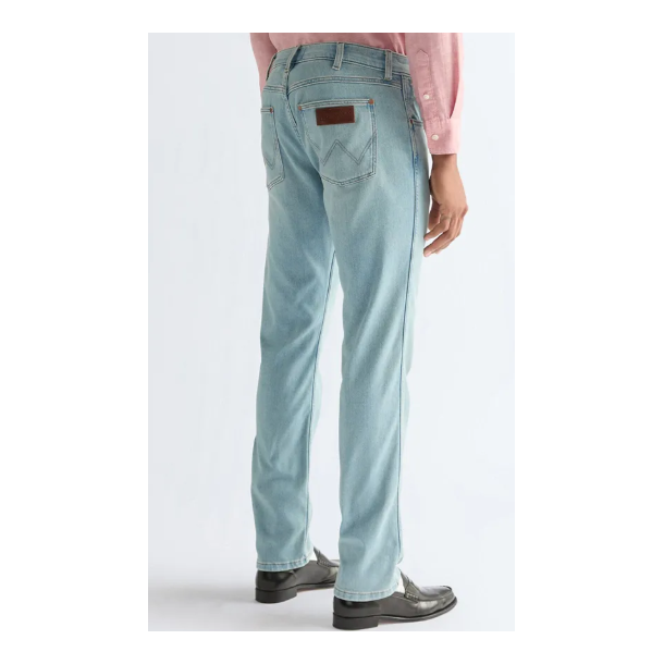 WRANGLER GREENSBORO JEANS (STRETCH) LYSEBL�