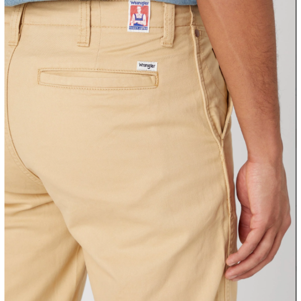 WRANGLER  CHINO SHORTS SAND  (KHAKI) (F STR)