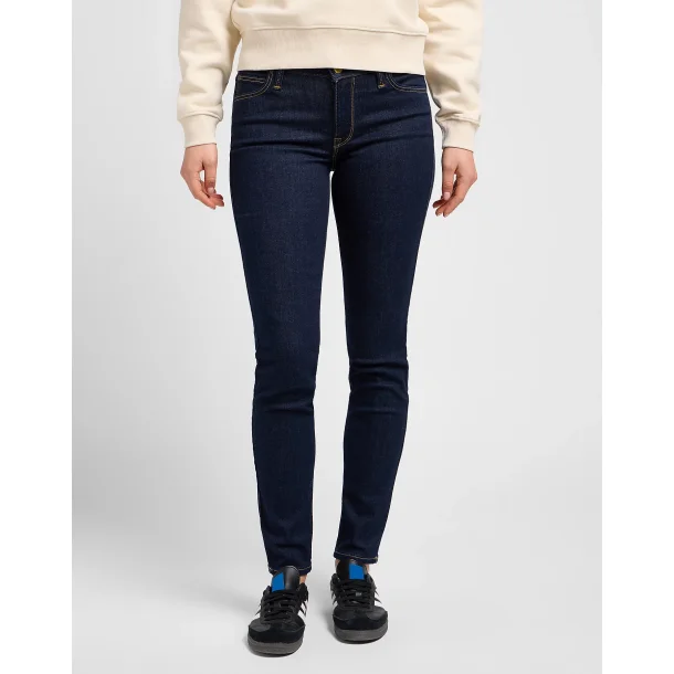 LEE SCARLETT  (MRKEBL)