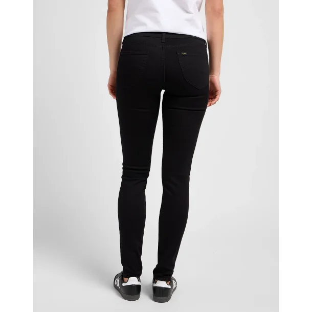 LEE SCARLETT  (SORT)