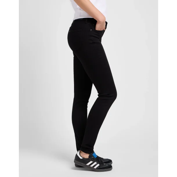 LEE SCARLETT  (SORT)