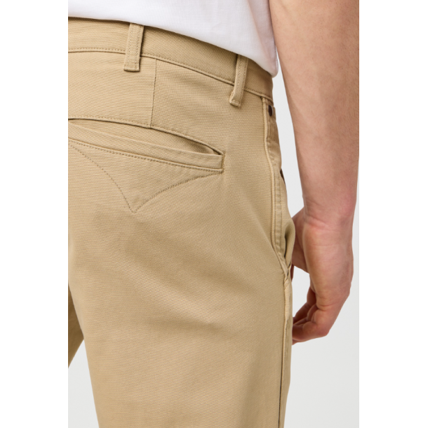 WRANGLER CHINO JEANS (SAND)