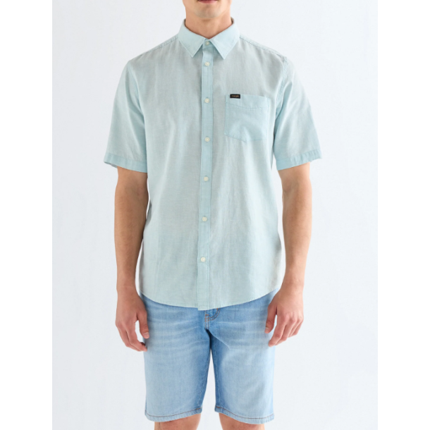 WRANGLER SKJORTE KORT �RME  LYSEBL� (H�R/BOMULD)