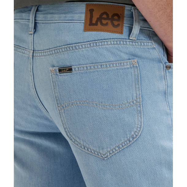 LEE WEST RELAXED FIT  LYSEBL�