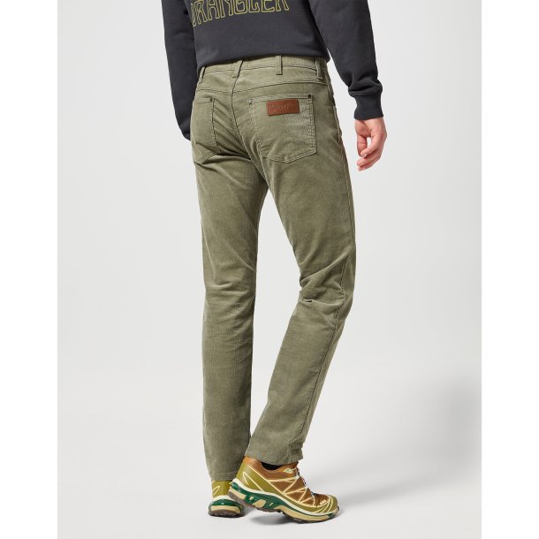 WRANGLER GREENSBORO STRETCH FLJL (DUSTY OLIVEN). (F STR.)