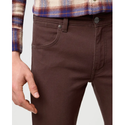 WRANGLER GREENSBORO JEANS STRETCH (VINTERBOMULD) MAHOGANY