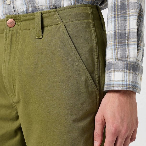 WRANGLER CHINO SHORTS DUSTY OLIVEN 