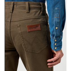 WRANGLER TEXAS JEANS STRETCH (VINTERBOMULD) TARMAC BRUN