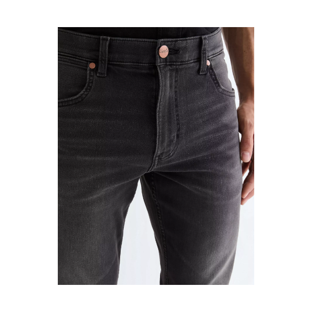 WRANGLER GREENSBORO JEANS (STRETCH) GR� (EKSTRA BL�D)