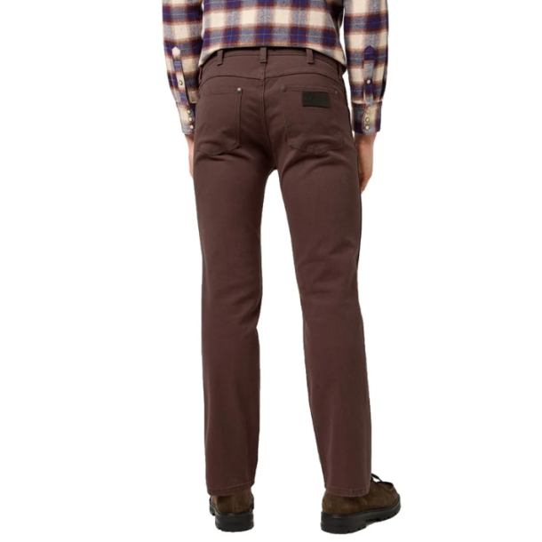 WRANGLER GREENSBORO JEANS STRETCH (VINTERBOMULD) MAHOGANY