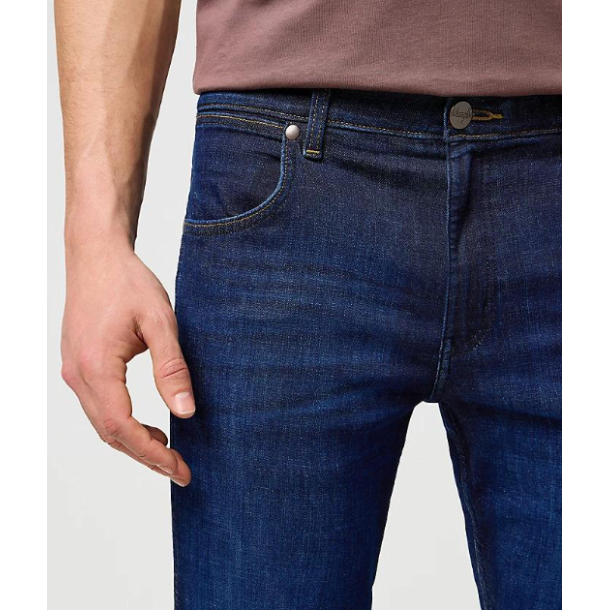 WRANGLER GREENSBORO JEANS (STRETCH) BL� (EKSTRA BL�D)
