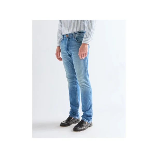 WRANGLER GREENSBORO JEANS (STRETCH) LYSEBL�