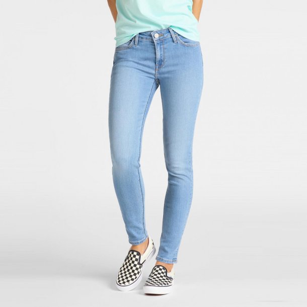 LEE SCARLETT  LYSEBL (KUN 33/33)