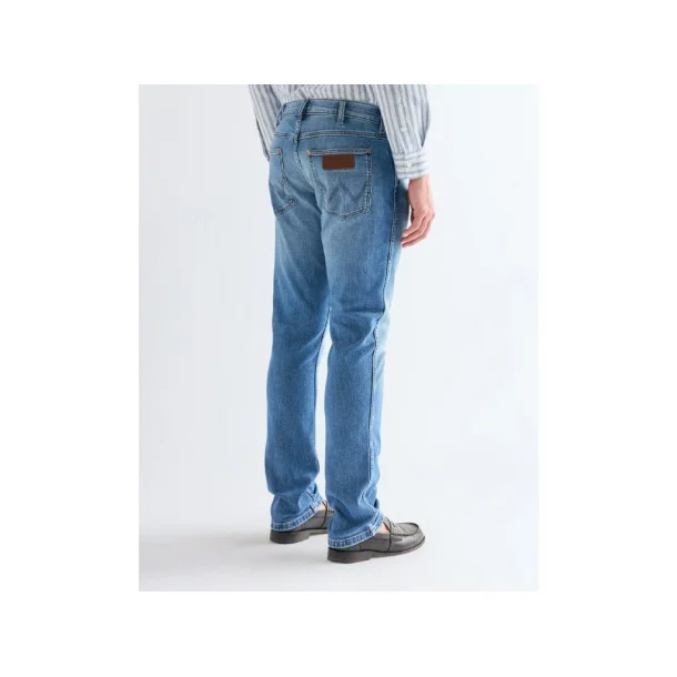 WRANGLER GREENSBORO JEANS (STRETCH) LYSEBL�