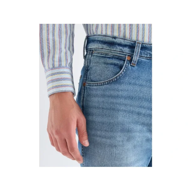 WRANGLER GREENSBORO JEANS (STRETCH) LYSEBL�