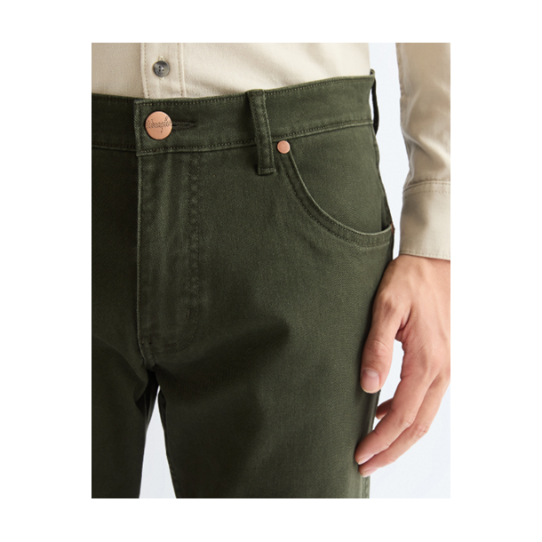 WRANGLER GREENSBORO JEANS STRETCH (VINTERBOMULD) GR�N